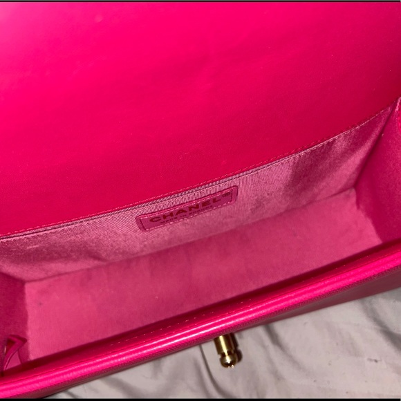 CHANEL Le Boy Old Medium Fuchsia - Picture 11 of 13